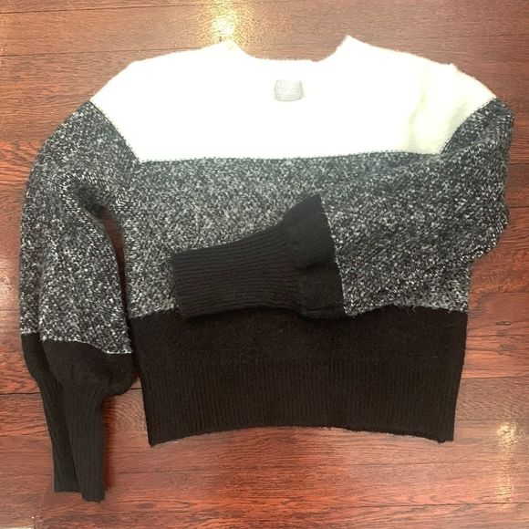 Heroes & Dreamers Colorblock Crewneck Sweater - Picture 4 of 7